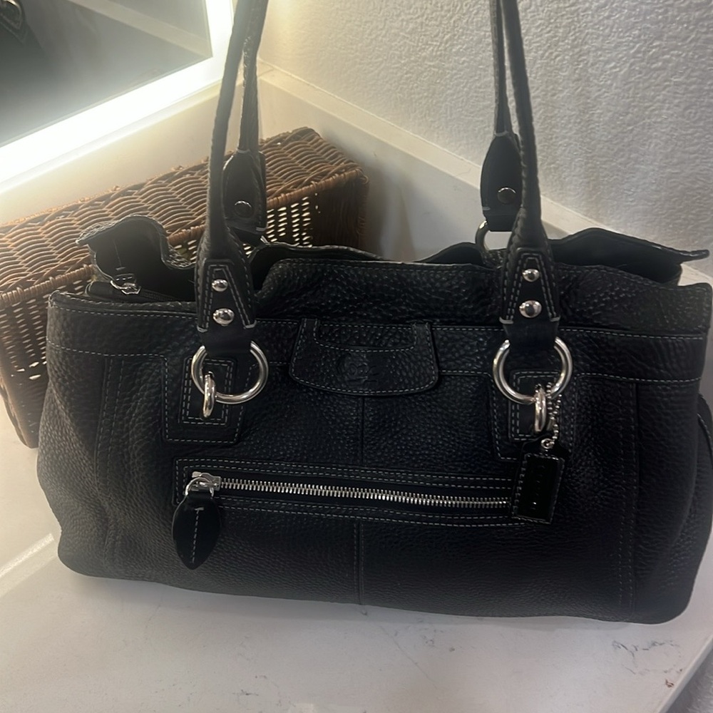 Coach Elegant Black pebble Leather Handbag w silver hardware - Picture 4 of 17